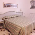 Gioia Konukevi Roma